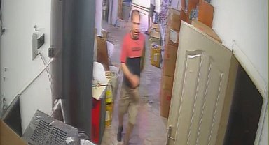 İstanbul- Şişli'de polisten kaçan şüphelinin yakalandığı anlar kamerada