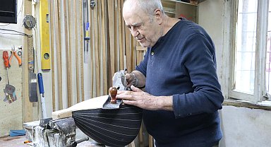 İzmir'in yarım asırlık saz ustası