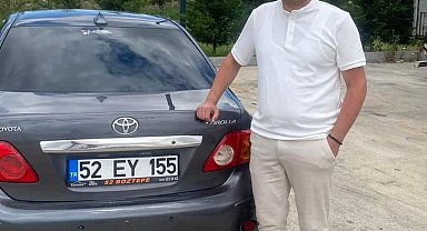 Kamyondaki tomruklar otomobilin üzerine düştü: 1 ölü