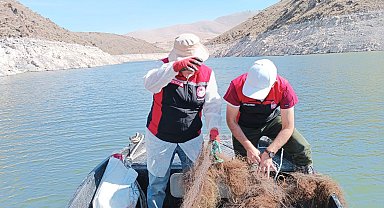 Kayseri'de baraj gölünden 550 metre hayalet ağ ve 800 pinter ağ imha edildi