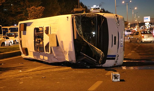 Kayseri'de otomobil ile midibüs çarpıştı, 2 sürücü yaralandı