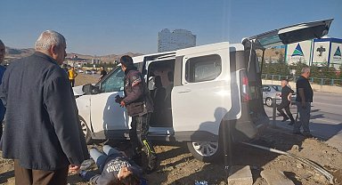 Kırıkkale'de otomobil ile hafif ticari araç çarpıştı: 1 ölü 1 yaralı