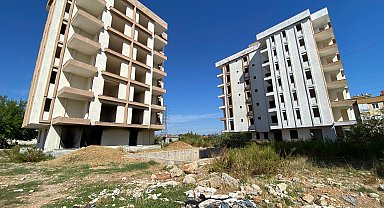 Mahallede 7'şer katlı 3 atıl bina endişesi