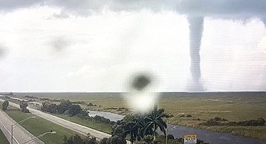 Milton Kasırgası kategori 3 şiddetiyle karaya vurdu