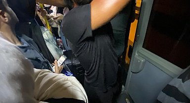 Minibüste üniversiteli 2 kıza cinsel saldırıdan tutuklandı; makyajlı şüpheli kamerada