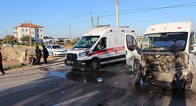 Öğrenci servisi ile TIR çarpıştı :11 yaralı