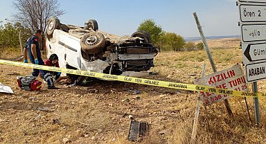 Otomobil ile çarpışan hafif ticari aracın sürücüsü öldü