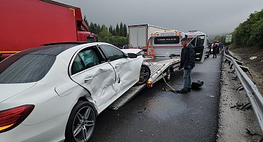 Otoyolda zincirleme kaza: 1 ölü, 2 yaralı