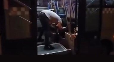 Özel halk otobüsünde bıçaklı saldırıda öldürüldü; olay kamerada