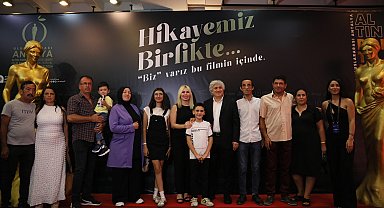 Özkan çiftinin ilklerinin anlatıldığı film ayakta alkışlandı