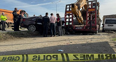 Park halindeki TIR'a arkadan çarpan otomobilin sürücüsü öldü