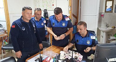 Pazaryerinde dilencilik yaptı, 1 saatte 1300 TL topladı