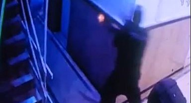 Polisle şüpheliler arasındaki çatışma kamerada