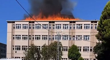 Rize'de boşaltılan rehabilitasyon merkezinin çatısı yandı