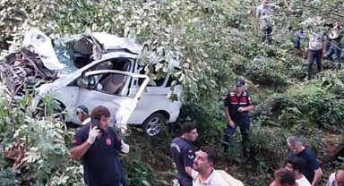Rize'de kamyonet uçuruma yuvarlandı; Kıbrıs Gazisi yaşamını yitirdi, eşi ağır yaralandı