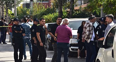 Sağlıkçılarla ihbara giden polis bıçaklandı; 33 suç kaydı olan saldırgan vurularak yakalandı - Yeniden