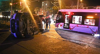 Samsun'da tramvay ile ambulans çarpıştı; 3'ü sağlık çalışanı 4 yaralı