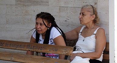 Tabancayla ateş edilen apartmanın önünde dururken vurulup, öldü