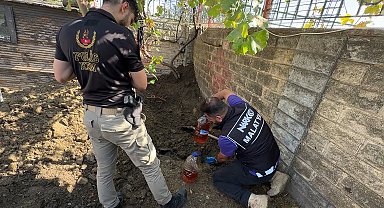 Toprak altında 10 milyon TL'lik uyuşturucu ele geçirildi