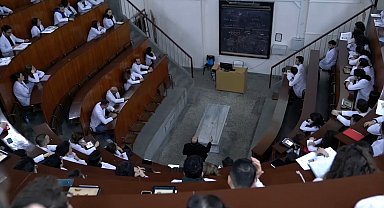 Türk üniversitelerinden mezun olanların yurt içi iş bulma süresi 4,5 ay oldu