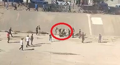 Yakınları ile polise saldıran firari hükümlü, dizinden vurularak yakalandı