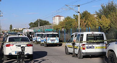 Yük treni çarptı; olay yerinde öldü