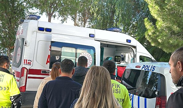 İzmir'de lise bahçesinde bıçaklı kavga: 3'ü öğrenci, 5 yaralı