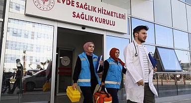 1400 hastaya evde sağlık hizmeti; duygusal anlar da yaşanıyor