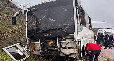 25 kişinin yaralandığı kazada, durumu ağır olan kadın işçi öldü