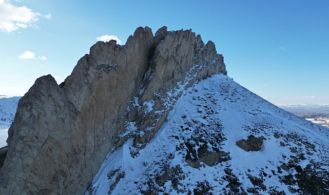 'Doğal Çin Seddi'nde 'kar' güzelliği