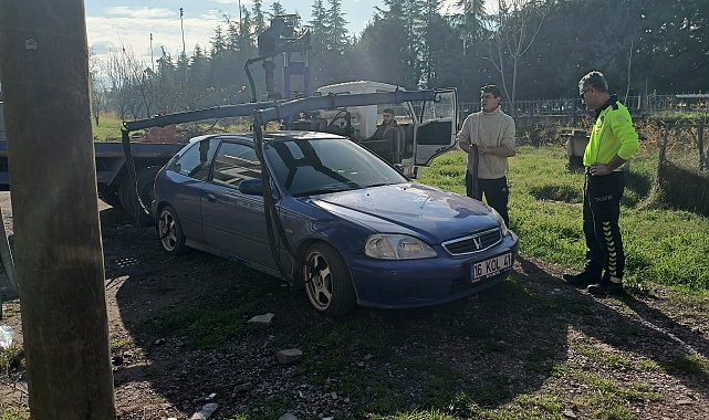 'Dur' ihtarına uymayan sürücünün otomobili, takipteki ekip otosuyla çarpıştı, 1 polis yaralandı