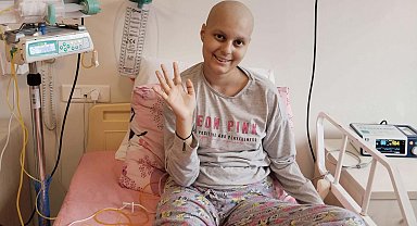 4 yıl önce ikizini kaybedip, ardından kansere yakalanan Sude'den acı haber