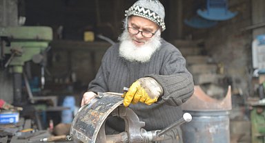 78 yaşındaki soba ustasının kitap tutkusu