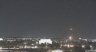 ABD'de helikopter ile çarpışan yolcu uçağı nehre düştü