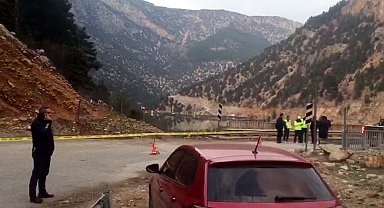 Adana'da otomobiliyle baraj gölüne düştüğü iddia edilen enerji şirketi çalışanı aranıyor