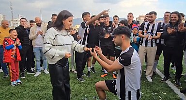 Adana'da şampiyonluk maçında evlilik teklifi