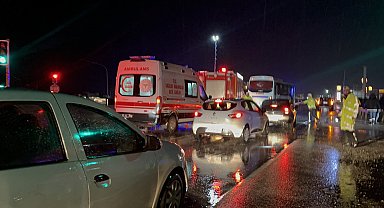 Akhisar'da iki işçi servisi çarpıştı; 35 yaralı
