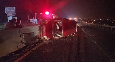 Alkollü sürücünün kullandığı hafif ticari araç, tomruk yüklü TIR'a çarptı