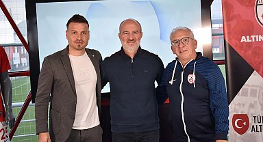 Altınordu'da Ersan Parlatan imzaladı