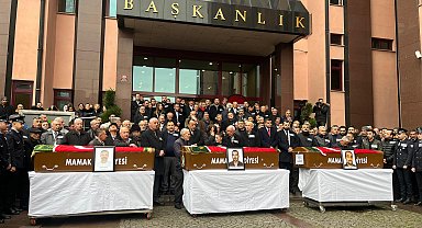 Ankara'da kazada ölen 3 işçi için belediye önünde tören