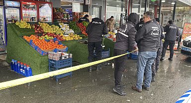 Anne, oğlunu darbettiğini öne sürdüğü market çalışanını silahla yaraladı