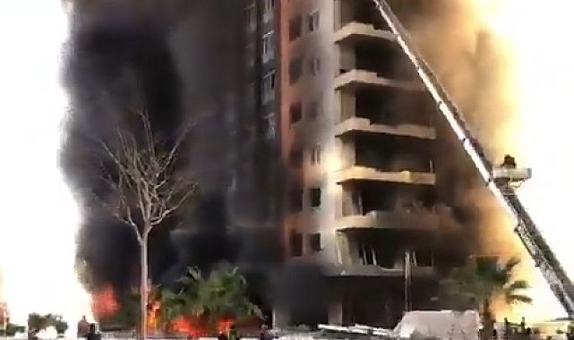 Antalya'da 12 katlı otel inşaatında yangın çıktı; mahsur kalan 4 işçi kurtarıldı - Yeniden