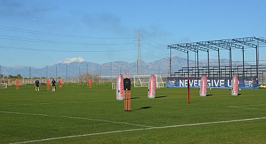 Antalya'ya FIFA standartlarında 5 futbol sahası daha kazandırıldı
