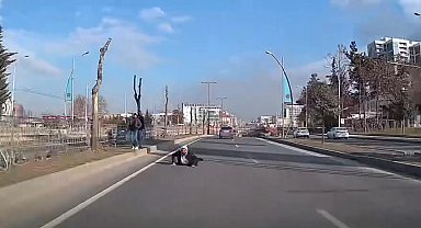 Araç altında kalmaktan son anda kurtuldu