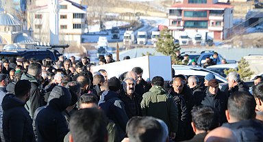 Arkadaşının pompalı tüfekle kazara vurduğu Berat, Yüksekova'da toprağa verildi