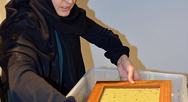 Atık kağıtları dönüştürüyorlar