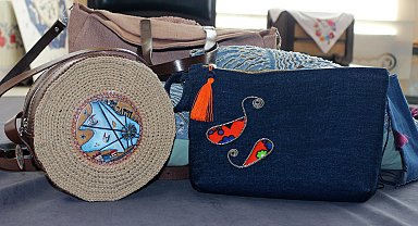 Atık kumaşlar, işlemeli çantalara dönüşüyor
