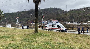 Aydınlatma direğine çarpan cipin sürücüsü yaralandı