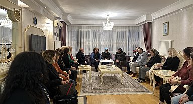 Bakan Göktaş, Bolu'daki yangında oğullarını kaybeden Gençbay ailesini ziyaret etti