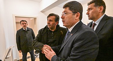 Bakan Tunç'dan, Bolu'daki yangında oğullarını kaybeden Gençbay ailesine taziye ziyareti